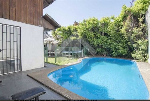 Casa En Venta De 4 Dorm. En La Reina