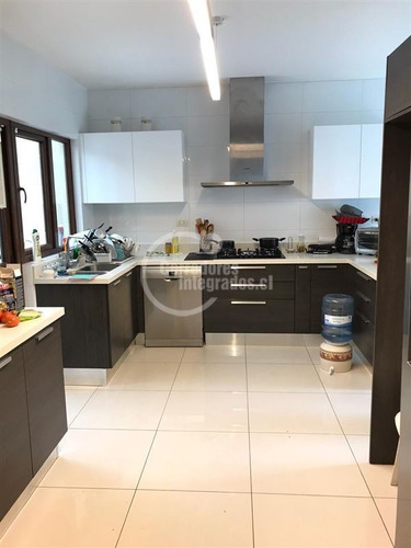 Imagen 4 de 30 de Casa En Venta De 5 Dorm. En Lo Barnechea Condominio