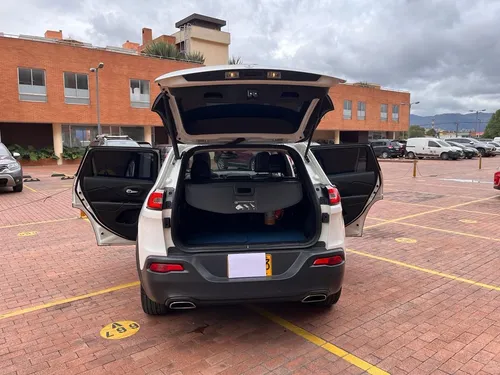 Jeep Cherokee 3.2 Longitude Plus