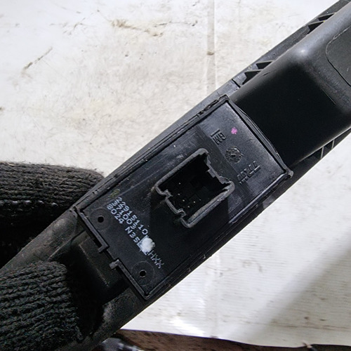 Botão Vidro Elétrico Tras Esq Chvero. Tracker Cod.l0218146lh (Usado)