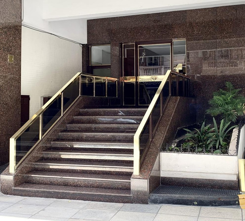 Imagen 2 de 12 de Venta 4 Dormitorios Cochera Y Baulera Paraná Y Arenales Plaza Vicente López