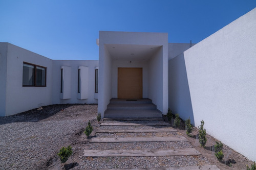 Imagen 3 de 17 de Gran Casa En Zona Centro De Chicureo