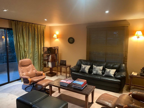 Casa En Venta De 4 Dorm. En Las Condes