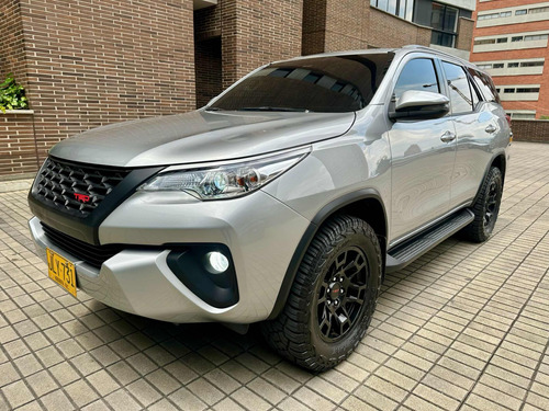 Toyota Fortuner 2.4 Sr