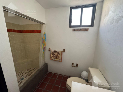 Casa Sola De Dos Niveles En Venta, En Privada Con Vigilancia En Lomas Tetela, Cuernavaca Morelos