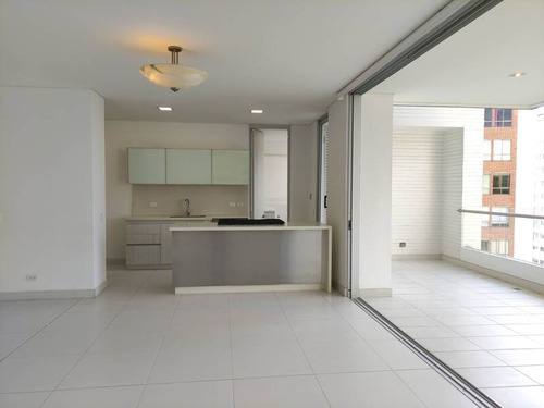 Apartamento En Arriendo Ubicado En El Poblado (30059).