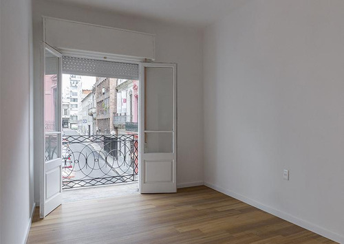 Venta Apartamento Dos Dormitorios En Ciudad Vieja Reciclado