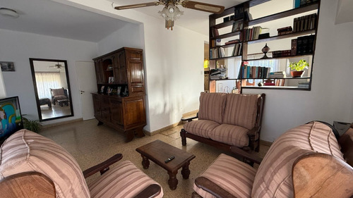 Casa En Venta - Barrio Sarmiento - Ciudad De Lujan
