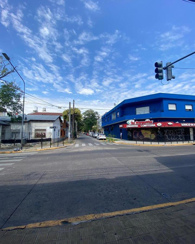 Local Con Baño Y Persiana - Avenida Laprida - Vicente Lopez