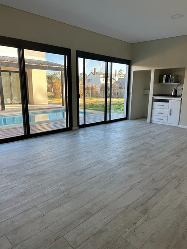 Alquiler Casa 4 Dorm. Colinas Piscina Con Muebles