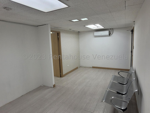 Alquiler De Cómoda Oficina En El Rosal #26-339