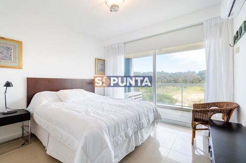 Imagen 4 de 28 de Apartamento De Tres Dormitorios En Suite En Venta Con Vista El Mar En Primera Línea Playa Brava