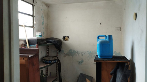 Casa De Pasillo Unico A Reciclar En Su Totalidad