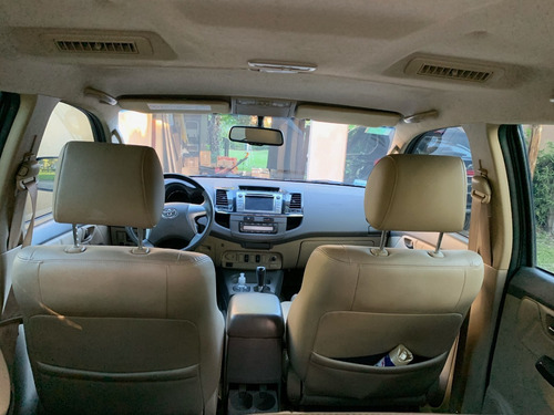 Toyota Hilux Sw4 4x2 Srv2.7 A/t Cuero 5 Pax