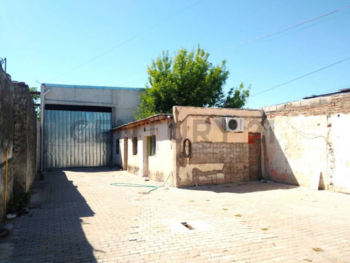 Venta Galpón Con Oficinas En Felipe More 1800