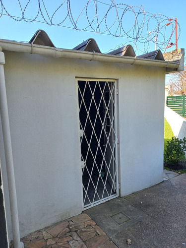 Frente A Av. Garzon. Colón. Chalet 3 Dorm.