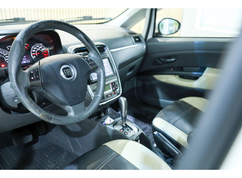 Fiat Punto 1.8 ESSENCE 16V FLEX 4P AUTOMATIZADO