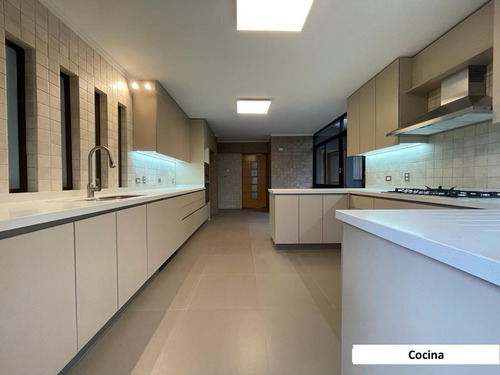 El Golf, Magnifica Residencia Contemporánea, Apta Embajada.