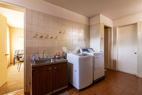 Casa En Arriendo De 6 Dorm. En Las Condes