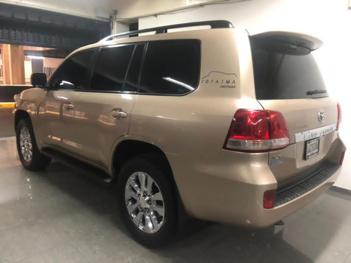 Toyota Land Cruiser V8