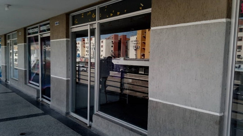 Imagen 3 de 10 de Kn Bienes Raíces Vende Local Con Todo El Mobiliario Y Mercancía En El C.c Paseo Paraparal, Los Guayos Edo Carabobo. Karen Nuñez 0412-7415693