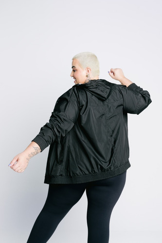Imagem 4 de 8 de Jaqueta Corta Vento Sabiha Plus Size Preto Wonder Size