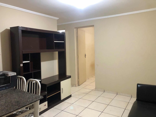 Apto 2 Dormitórios, Reformado, Bem Localizado, Andar Térreo