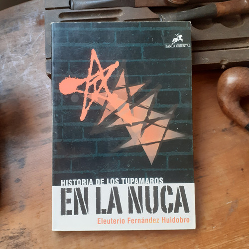 Historia De Los Tupamaros - En La Nuca/ Fernández Huidobro