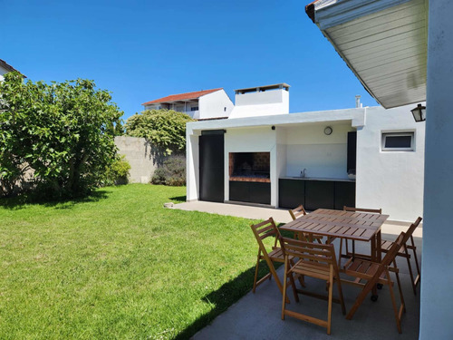 Mar Del Plata, Faro. Impecable Chalet  Para 6/7 Personas. Vajilla Completa. Microondas. Tv. Wifi. Direct Tv. Lavarropas. Dos Baños Completos. A Una Cuadra De La Playa, Faro Norte. Parrilla. Parque 