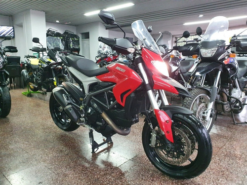 Ducati Hyperstrada 821 Impecable 3700km Permutas
