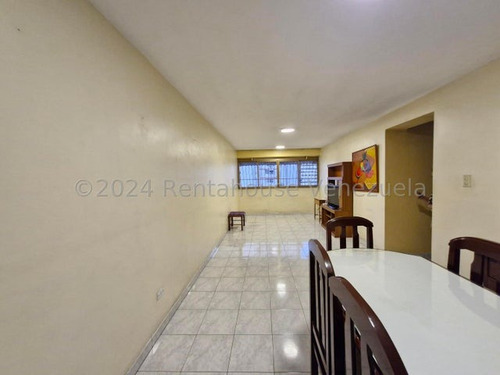 Apartamento En Venta  Parroquia La Candelaria 24-12850