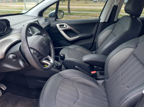 Imagen 10 de 15 de Peugeot 208 1.6 5p Feline 2018