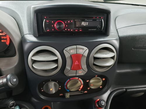 Imagem 14 de 15 de Fiat Doblò Adventure 1.8 Flex 2009 2010 Adventure Locker