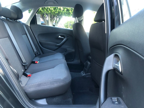 Imagen 13 de 15 de Volkswagen Vento Confortline 2020