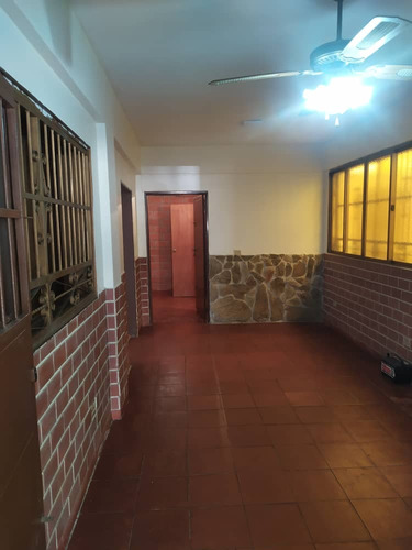 Bella Casa Tipo Campestre En Venta Sector El Piñal Limon Calle Anzoátegui Urbanismo Cerrado