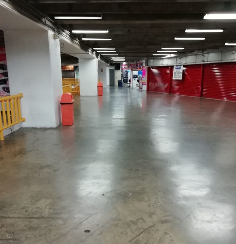 Imagen 2 de 8 de Local, Oficina Y / O Bodegas En Renta Dentro De Plaza Zapata