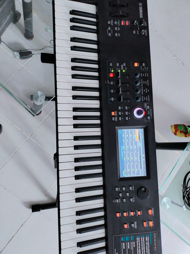 Teclado Sintetizador Modx7 Yamaha Negro (Usado)