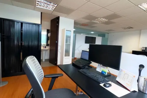 Oficina En Arriendo/venta En Chico Norte. Cod V1648