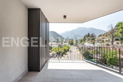 En Av. Las Condes, Moderno Departamento