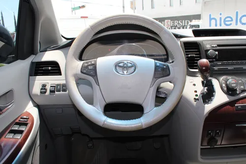 Toyota Sienna Minivan 2013