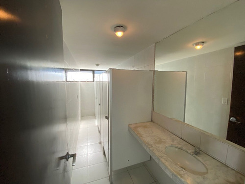 Excelente Oficina De 250 M2 En Prado Norte