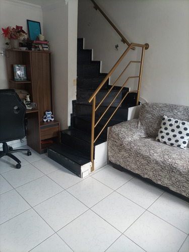Casa Com 2 Sala 4 Quarto 1 Cozinha 4 Banheiro,1 Quintal.