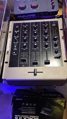 Mixer Numark M4