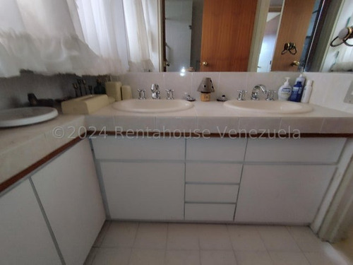 Apartamento En Venta. Urb. Colinas De Valle Arriba.