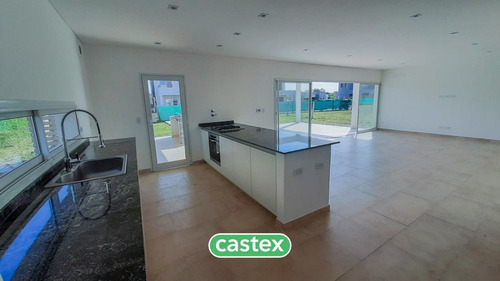 Imagen 7 de 30 de Casa En Venta En Santa Lucía, Pilar Del Este