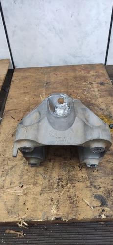 Imagem 2 de 2 de Suporte Coxim Esquerdo Camaro Ss 2011