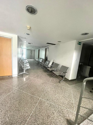 Se Vende Clínica O Casa Comercial En Chuao