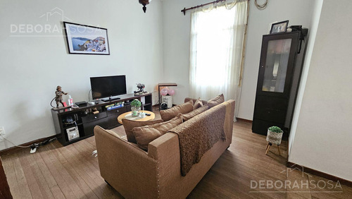 Venta Casa De Estilo 5 Ambientes Con Jardín - Caseros