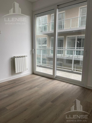 Departamento 4 Ambientes Con Cochera A Estrena En Venta - Bernal Centro