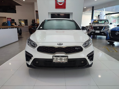 Imagen 2 de 13 de Kia Forte